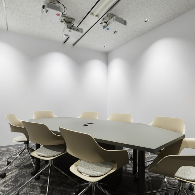 会議室(~12名)