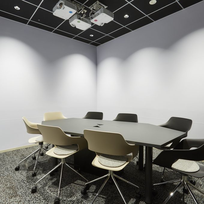 会議室(~12名)