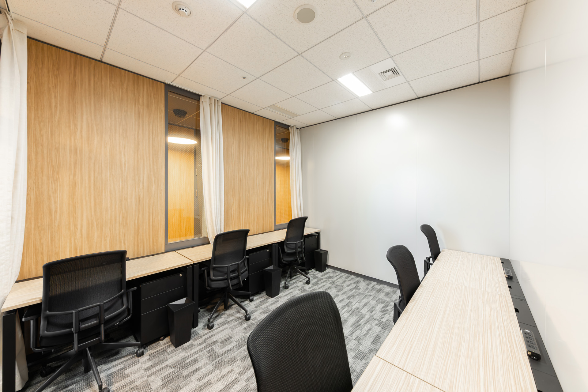 9階レンタルオフィス