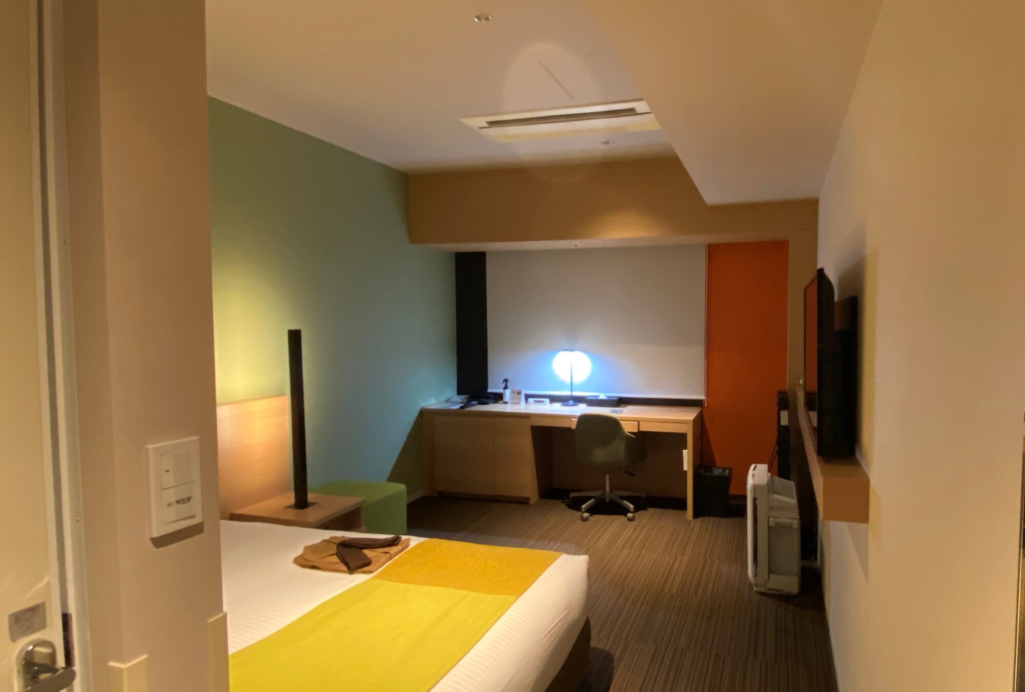 ホテルの客室で仕事してみました！ ｜ ニュース ｜ 三井不動産のシェアオフィス・レンタルオフィス・サービスオフィス