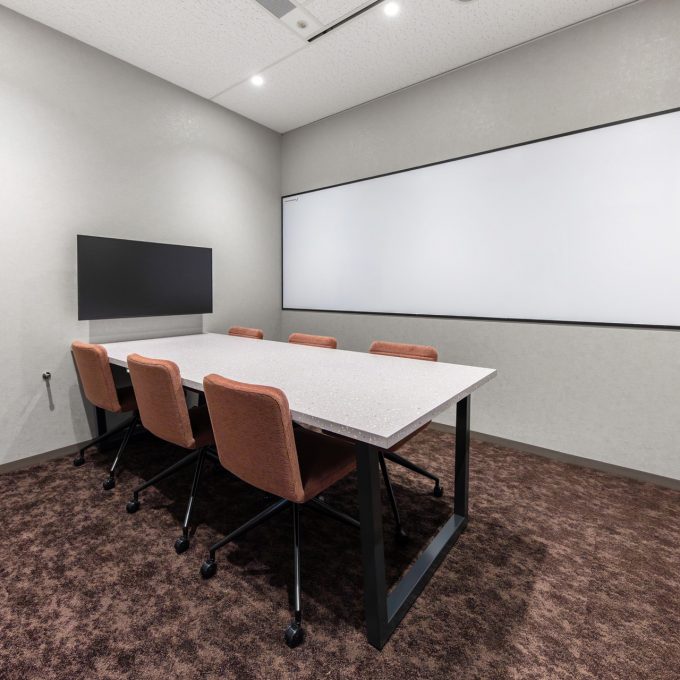 8階会議室(~12名)