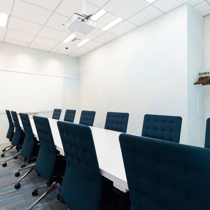 会議室(~12名)
