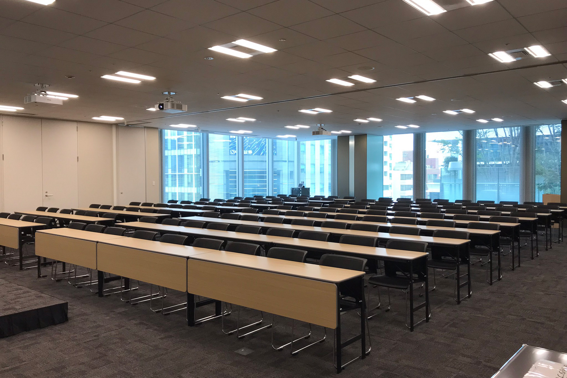 会議室(13~150名)