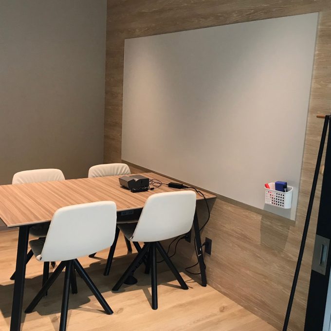 会議室(~12名)